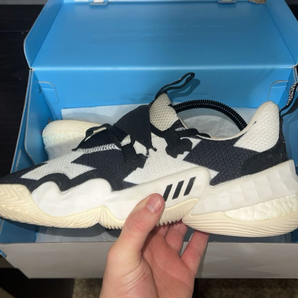 Adidas Trae Young 1